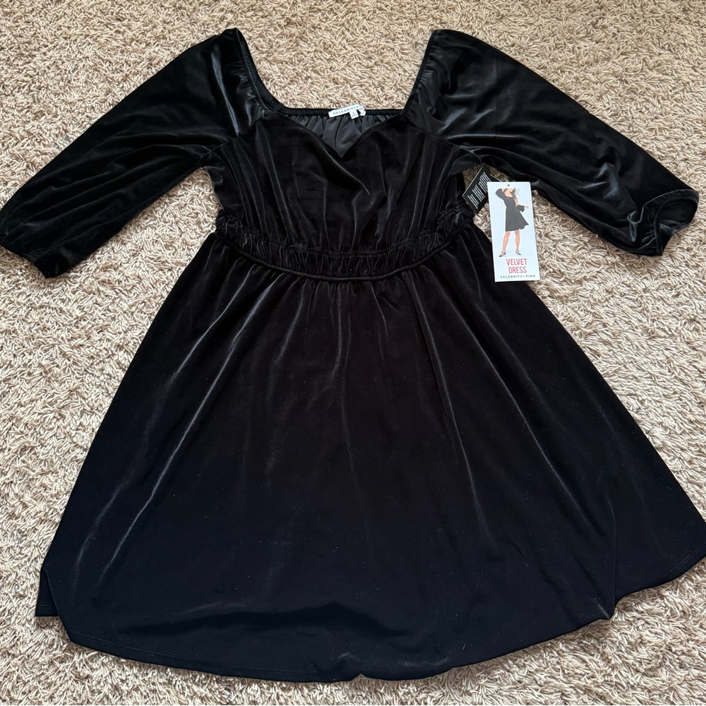 Celebrity Pink Sweetheart Classic Black Velvet Dress Size: L